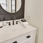 Holiday home Backyard Retreat! Extended In