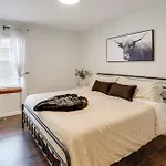 Backyard Retreat! Extended In Holiday home *