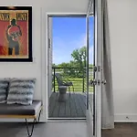 10m To Dt-hottub/pool Tb/karaoke -johnny Cash Hm Holiday home *