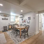 Dream Sylvan Park 4 Bed 3 Bath, Lush Outdoor Area