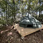 Spacious Equipped Bell Tent With Deck, Fire Pit And Picnic Space In Tennessee Holiday home Nashville
