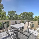 Dream Sylvan Park 4 Bed 3 Bath, Lush Outdoor Area *
