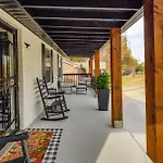 Backyard Retreat! Extended In Holiday home