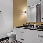 French's Luxury - Steps From Broadway