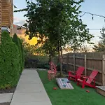 10m To Dt-hottub/pool Tb/karaoke -johnny Cash Hm