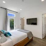 10m To Dt-hottub/pool Tb/karaoke -johnny Cash Hm Holiday home *