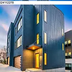 Luxury Hot Tub & Rooftop Deck Downtown Nashville