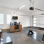 10m To Dt-hottub/pool Tb/karaoke -johnny Cash Hm Holiday home