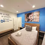 Holiday home 10m To Dt-hottub/pool Tb/karaoke -johnny Cash Hm *