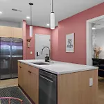 Walk To Broadway- Pool & Cabanas-luxury Apartment *