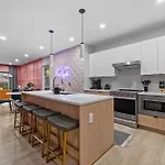 Apartment Walk To Broadway- Pool & Cabanas-luxury Nashville