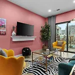 Apartment Walk To Broadway- Pool & Cabanas-luxury Nashville