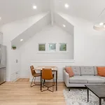 Modern 12 South Loft Walk To Shops Eats & Coffee Apartment