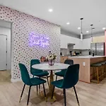 Apartment Walk To Broadway- Pool & Cabanas-luxury Nashville
