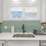 Modern 12 South Loft Walk To Shops Eats & Coffee Apartment Nashville