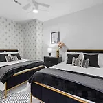 Walk To Broadway- Pool & Cabanas-luxury