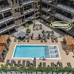 Walk To Broadway- Pool & Cabanas-Luxury Suite