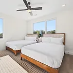 Lux Retreat Xl Group Skyline Game 3 Mi Dt Nashville