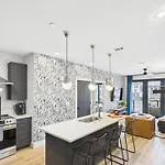 Holiday home Bourbon Street Blues-odyssey-pool&gym-mins 2 Broadway