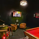 Speakeasy Game Room, Hot Tub, Fire Pit, King Bed - Close To Downtown *