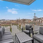 Holiday home Modern 2 Bdr W River View Balcony Walk To Dt Nashville