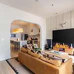 Sleeps 24 Rooftop Game Room Outdoor Spaces Just 10 Min To Broadway Outrider By Avantstay