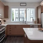 Luxe 4Bdr W Balcony Parking 10 Mins To Broadway 9Th Avenue By Avantstay