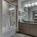 The Houston Flat - Monthly Furnished Rental! By Local