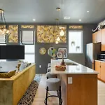 Sleeps 16 2 Homes Next Door Walk To Dining Music Lischey Loft The Bloom House By Avantstay