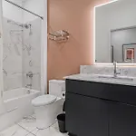 Modern 2 Bdr W River View Balcony Walk To Dt