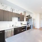 Downtown Luxury Pool Gym Free Parking 312