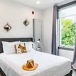 Downtown Nashville 2Br Condo Balcony Parking Near Broadway