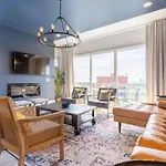 The Broadway Lounge By Local Nashville