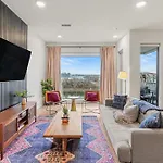 Modern 2 Bdr W River View Balcony Walk To Dt Holiday home