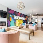 Ladies Lounge By Local Holiday home Nashville