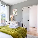 Holiday home The Jasmine On Wedgewood By Local Nashville