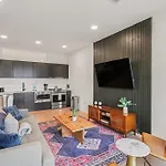 Holiday home Modern 2 Bdr W River View Balcony Walk To Dt Nashville