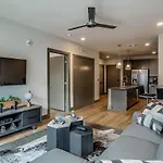 Holiday home The Houston Flat - Monthly Furnished Rental! By Local *