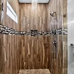 Holiday home Speakeasy Game Room, Hot Tub, Fire Pit, King Bed - Close To Downtown