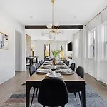 Diamonds & Rhinestones Holiday home Nashville