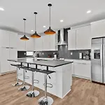 New Modern 4br Extended - Fully Equipped - Workspace - Parking * Nashville