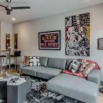 Holiday home The Houston Flat - Monthly Furnished Rental! By Local