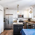 3br Lakefront In With Bbq & Hot Tub *