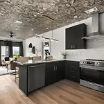 Modern Townhouse Near Vandy And Parthenon Nashville