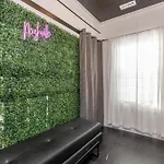 Broadway Breeze Escape Modern Nashville Comfort Nashville