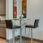 Holiday home The Houston Flat - Monthly Furnished Rental! By Local