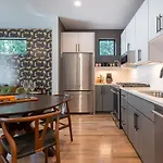 The Jasmine On Wedgewood By Local Holiday home Nashville