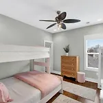 Speakeasy Game Room, Hot Tub, Fire Pit, King Bed - Close To Downtown