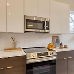 Stunning New Build In East Nash Minutes To Broadway The Stage By Avantstay