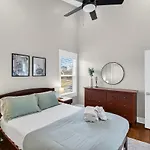 Speakeasy Game Room, Hot Tub, Fire Pit, King Bed - Close To Downtown Holiday home Nashville
